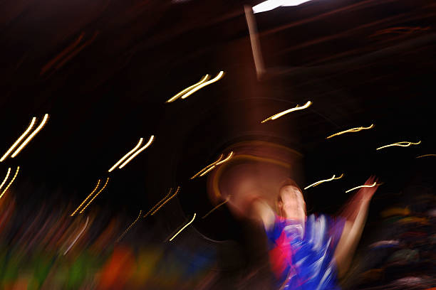 少儿羽毛球教学图解:轻松掌握发球与接球