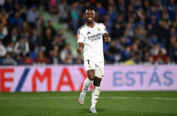 (吸引球迷,聚焦于俱乐部历史上的杰出球员)