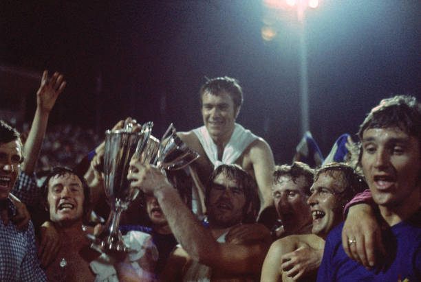 打破物理极限?探讨人类踢出最远任意球的可能性