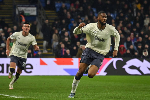 足球庆典必备:5种简单又吸睛的蛋糕装饰技巧