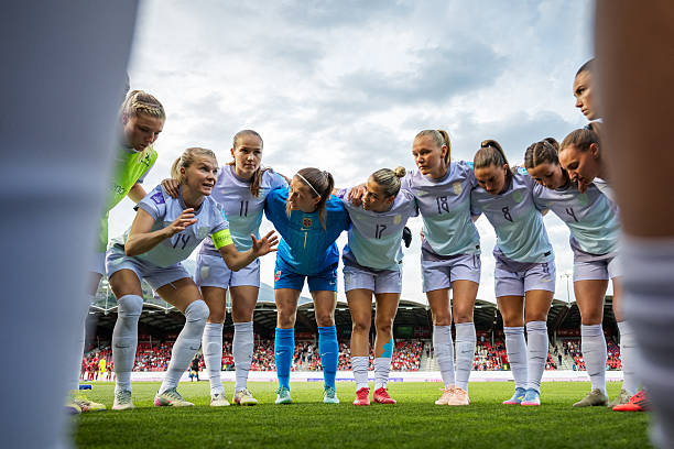 新伯纳乌之夜！皇马欧冠主场集锦：球迷助威+巨星闪耀