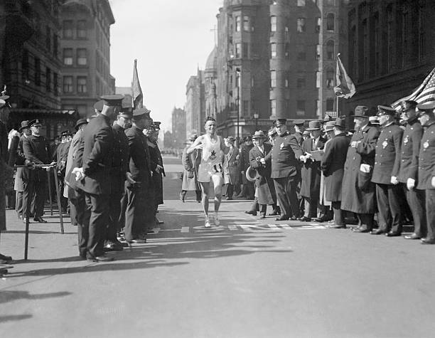 跳远史上的永恒经典:重温刘易斯破纪录瞬间