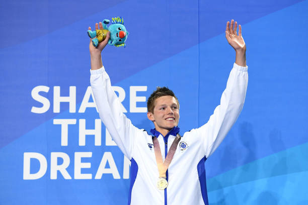 游泳教练工资结构解析:基本工资与课时费如何计算