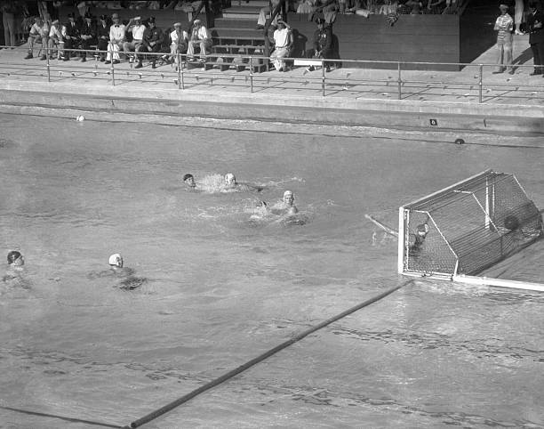 自由泳手部动作常见问题及解决方法:避免无效划水