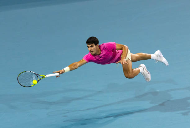 郑钦文vs世界前十选手：经典对决视频合集