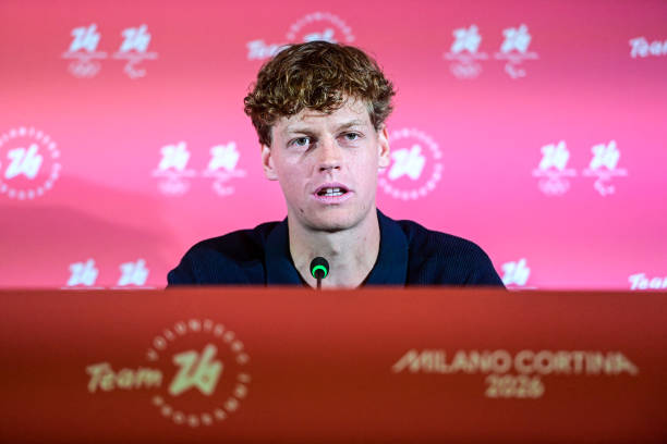 击球点差异:单手反拍与双手反拍的技术适应场景