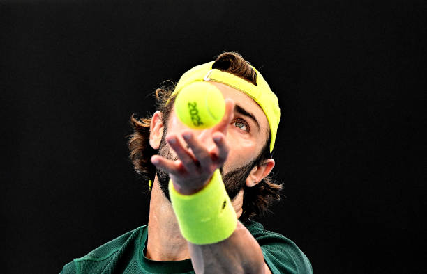 不同场地类型对网球起毛程度的影响对比