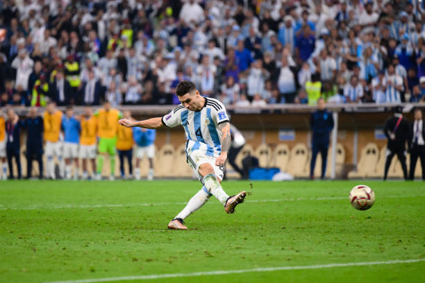 欧洲区预选赛积分榜:小组头名争夺激烈