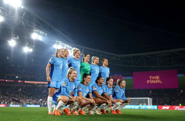 半决赛前瞻:两大夺冠热门球队的终极较量