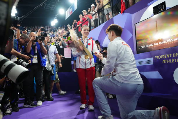 单打比赛中的边界线判定：哪些线算界内？