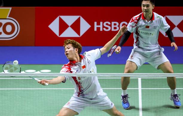 羽毛球单打技术要领:战术布局与心理素质培养