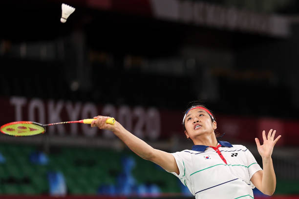 羽毛球场地规则：单双打边界线及有效区域说明