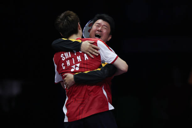 轻量级对决：5U和10U羽毛球拍的实战表现对比