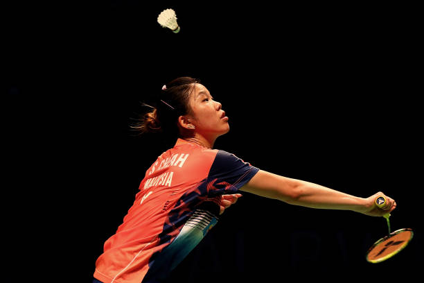 新手必学：正手击高远球的标准动作示范与练习方法