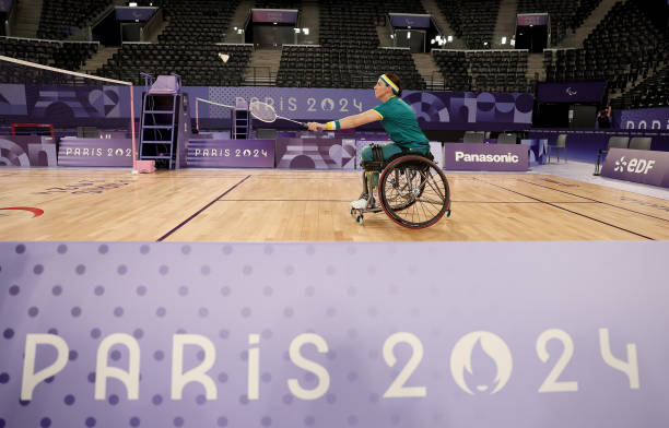 中小学生羽毛球拍选购指南：从材质到重量全解析