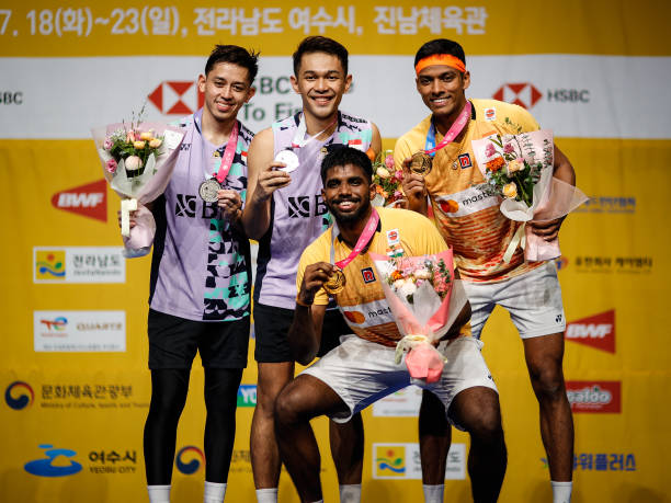 羽毛球发球、扣杀、防守全攻略：高清视频详解