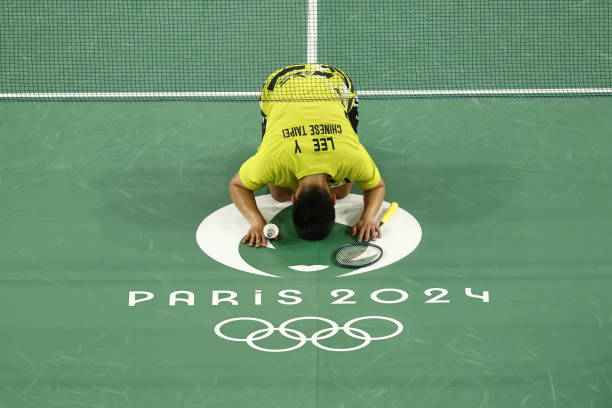 少儿羽毛球双打技巧教学：配合与跑位实战演练