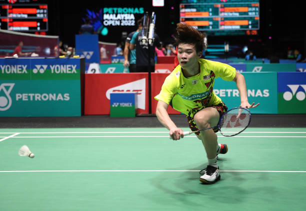 羽毛球双打比赛：后场边线出界规则详解