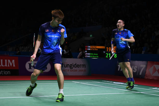 羽毛球单打赛制解析：21分制与局数安排