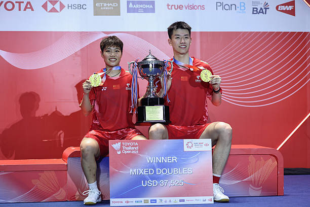 羽毛球单打比赛必知：左右边界的具体区别在哪里？