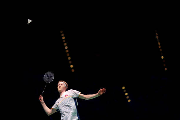 羽毛球拍11号 vs 其他型号，哪款更适合你？