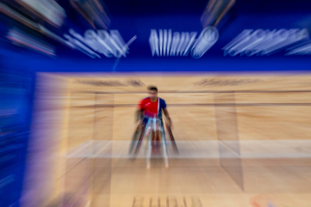 羽毛球发球规则易错点及正确示范