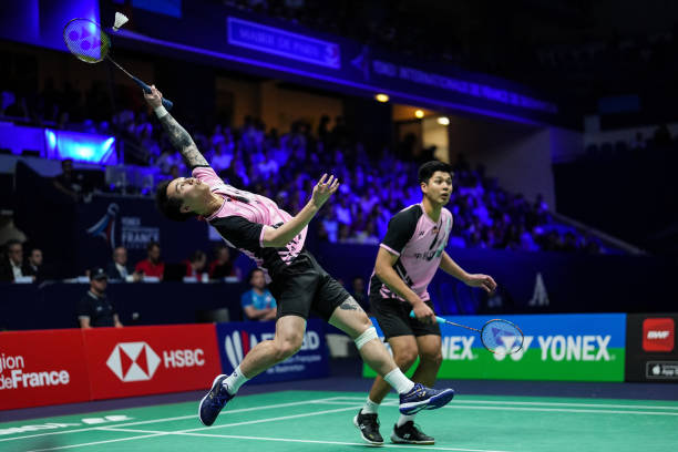 羽毛球比赛中的边界规则：单打与双打对比