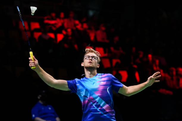 羽毛球器材规则：球拍、球网与羽毛球的合规标准