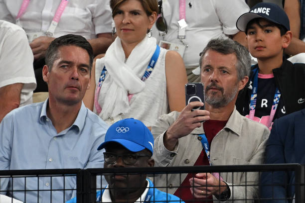 发球区域图解：羽毛球单打如何避免违例