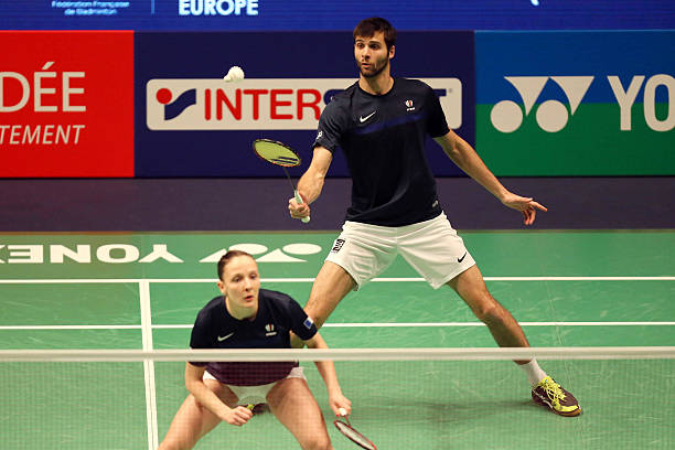 韩悦的羽毛球技术解析：如何打造稳健的攻防体系