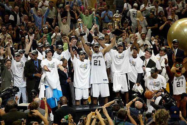 实战分析：什么情况下算阻挡犯规？什么情况算带球撞人？