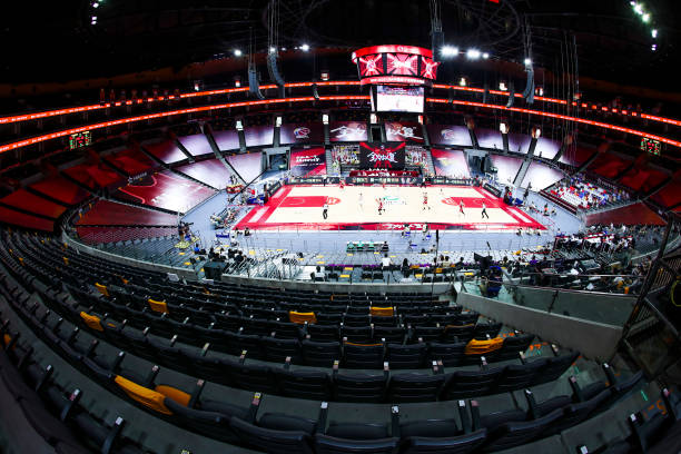 篮球基础教学：二步半上篮动作详解，轻松掌握得分技巧