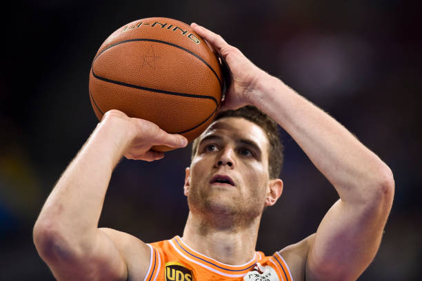 易建联伤愈复出视频首曝，展现惊人恢复速度