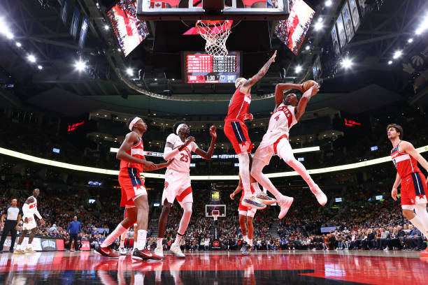 上篮时如何控制身体平衡?核心力量训练技巧