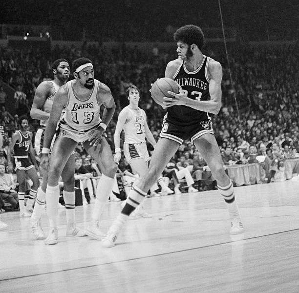 篮球上篮动作图解：初学者必看的基础教程