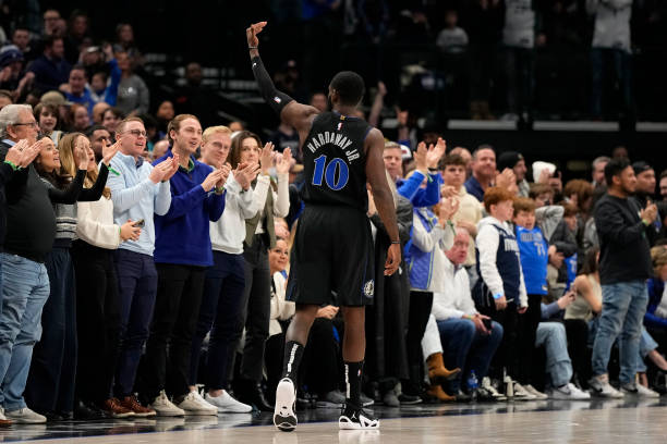 篮球规则速查手册：违例与犯规的快速判定指南