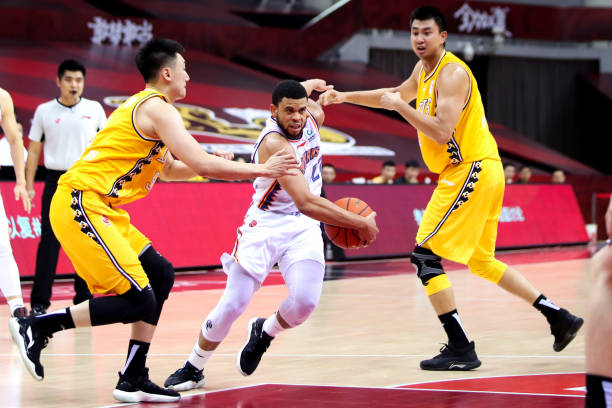 从NBA比赛看二次运球规则的执行