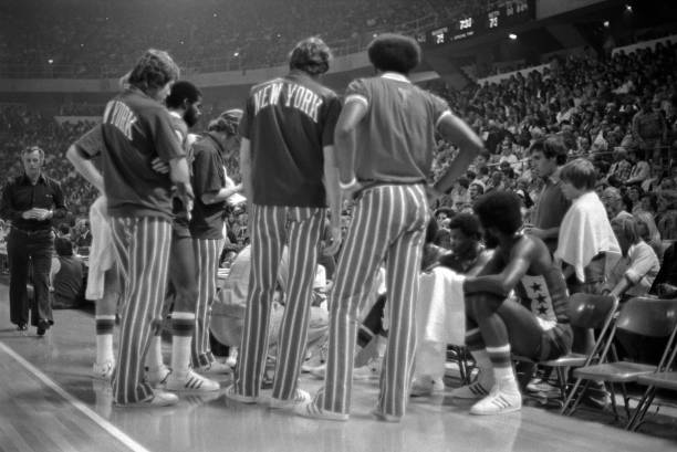 哈登后撤步三分合集：防守球员的噩梦时刻