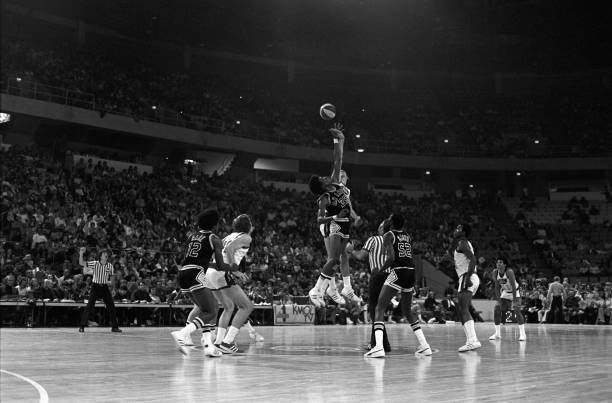 塑胶篮球场铺设费用：每平米价格受哪些因素影响？