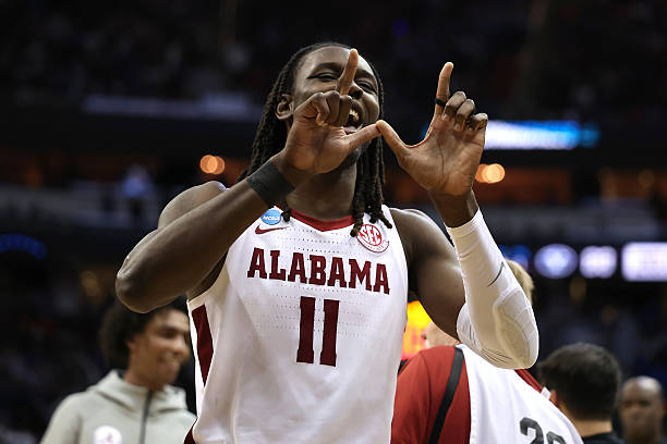 篮球比赛时间规则：每节时长、加时赛和暂停机制