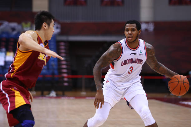 谁说女生不能投篮?看我的!