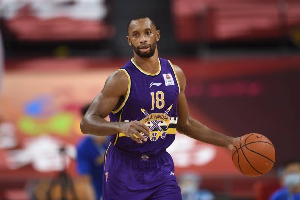 篮球场标准尺寸：长宽及场地布局详解