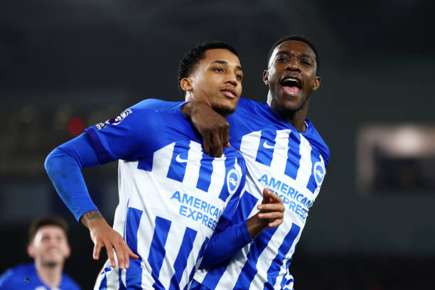 边线球技术教学：脚踢是否合规？实战演示视频