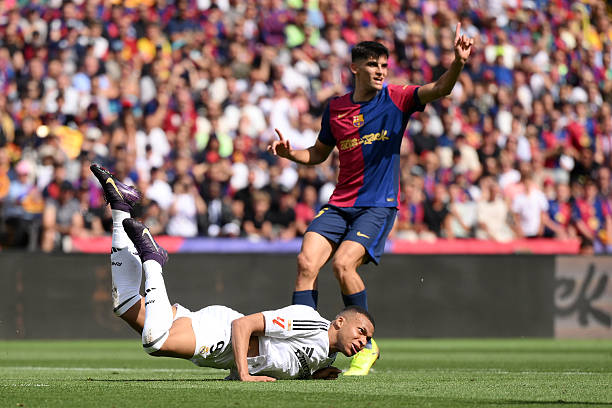 范巴斯滕的9号球衣：足坛历史上最具标志性的号码之一