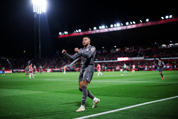 红牌罚下是否必然导致少一人？VAR时代的新变化