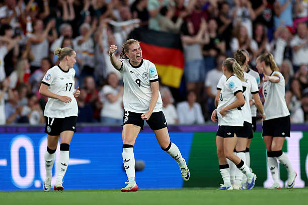 女足欧冠淘汰赛赛程公布：八强战、半决赛及决赛日期一览