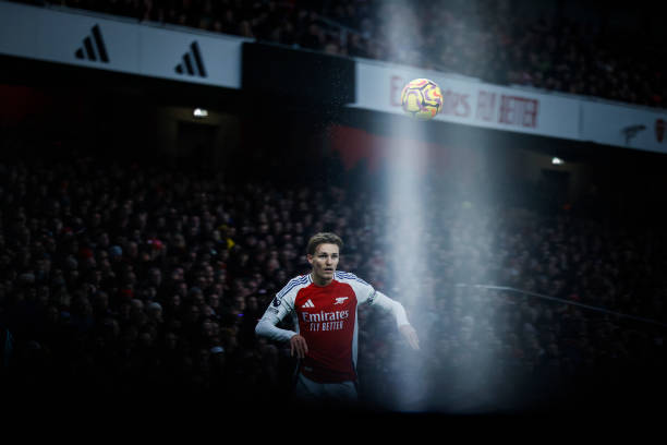 裁判视角：角球判罚的5大常见争议场景与正确判法