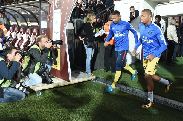 经营足球场需要哪些资质?费用大概是多少?