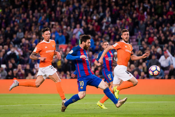 足球脚背射门技巧：如何踢出又快又直的射门