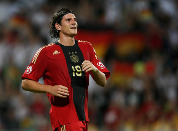 角球和任意球中的越位判定：关键规则与争议案例